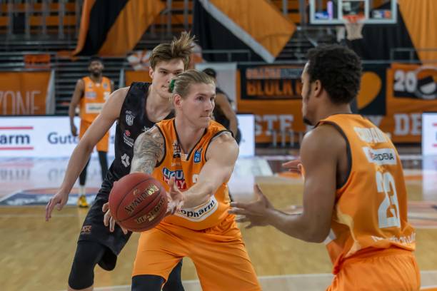 的全面贡献 的全面贡献