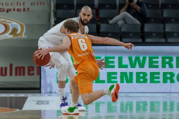 循训练纪律 循训练纪律